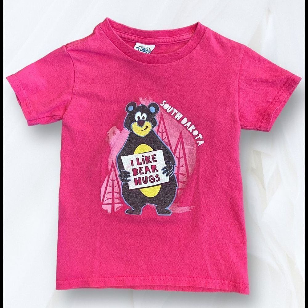 Vintage South Dakota “I Like Bear Hugs” Graphic T-Shirt
